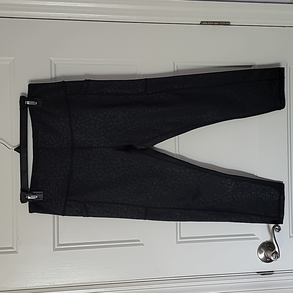 CVG ~ Constantly Varied Gear Black Leopard Capri Large (Tag Cut)